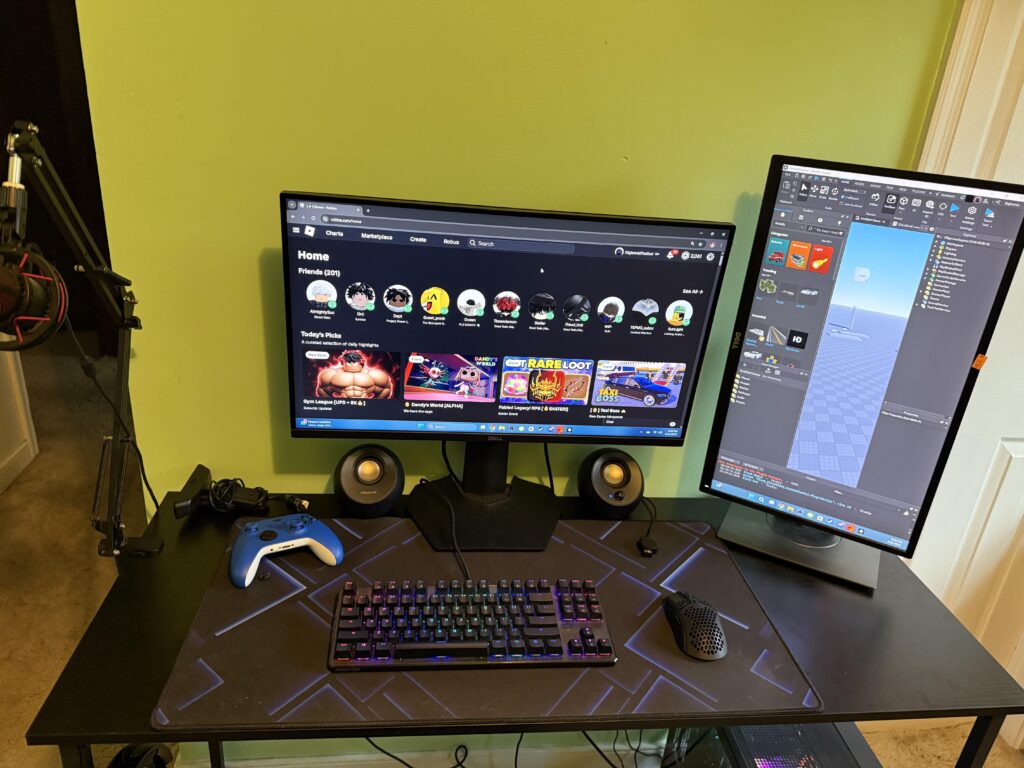 Found my secondary monitor at a thrift store for 10$