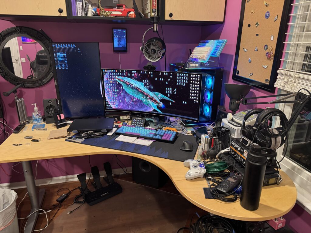 Want a new desk but can’t find anything that fits Want a new desk but can't find anything that fits