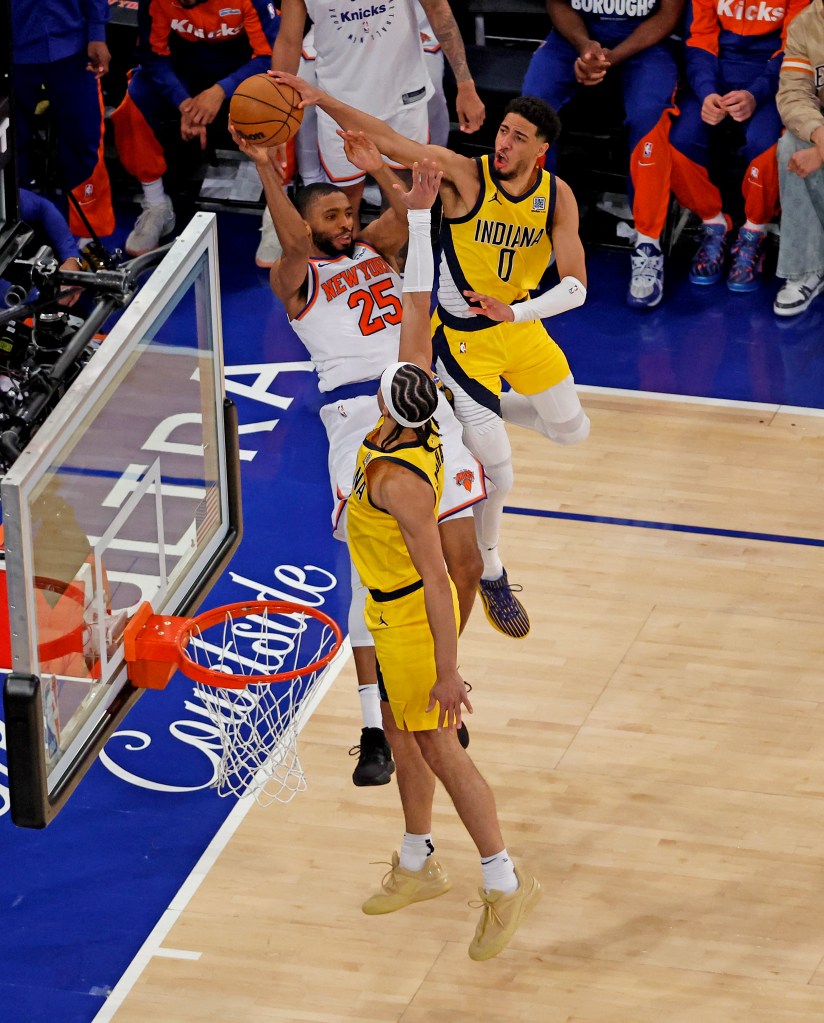 Mikal Bridges looks to make a pass over two Pacers defenders during the Knicks' 138-135 Game 1 overtime loss on May 21, 2025.