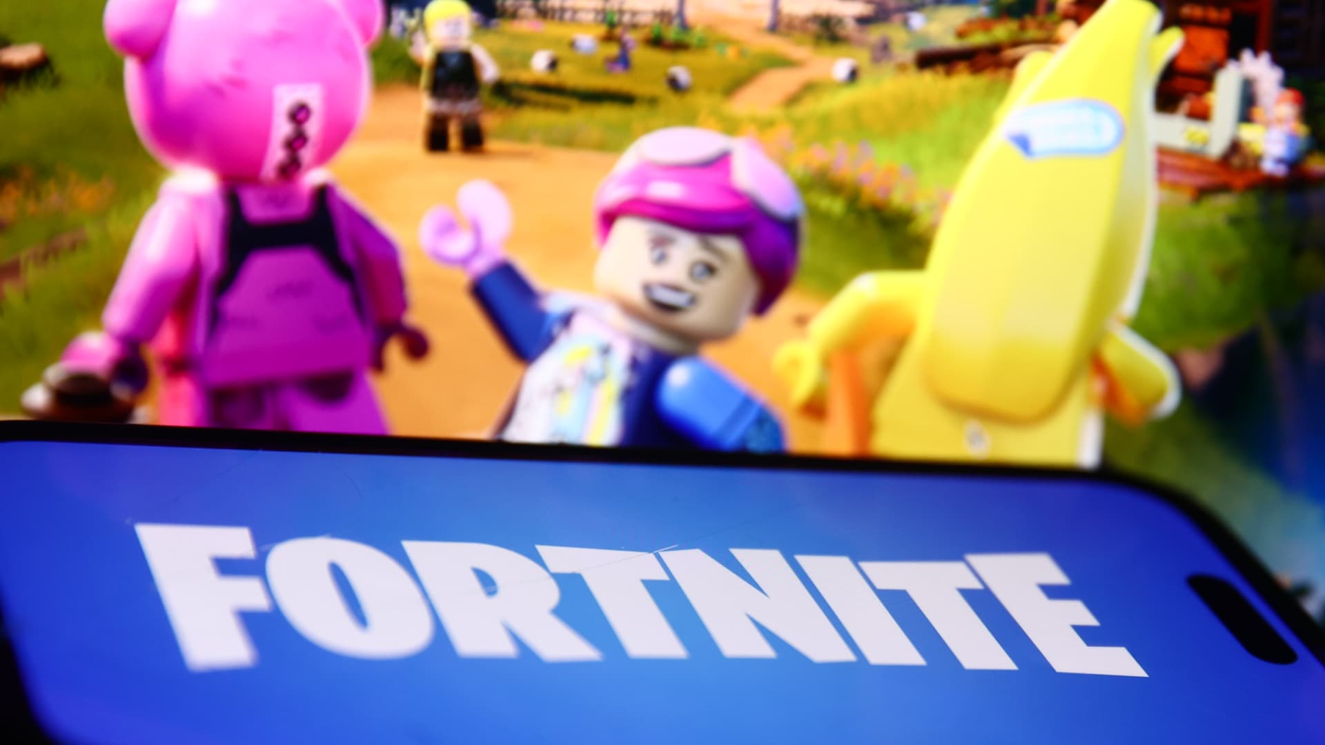Fortnite is now offline on iOS as Apple blocks game, Epic Games says Fortnite is now offline on iOS as Apple blocks game, Epic Games says