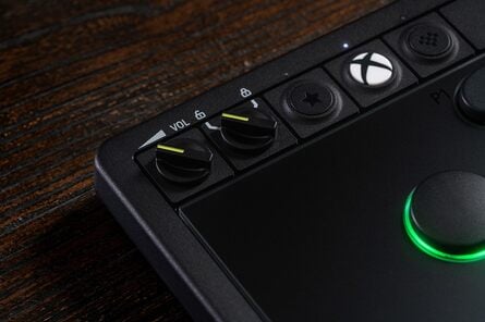 8BitDo Unveils All-Button Arcade Controller For Xbox