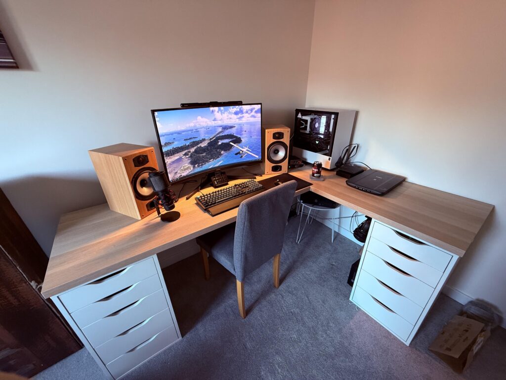 My new battle station (IKEA Lagkapten and Alex)