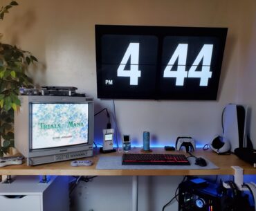 Threw together a karlby situation in my small room. Turned out better than I thought it would.