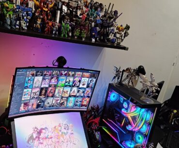 Why does everyone seem to live in mansions? My house is old and rented. The only thing I can do is decorate myself with figures.