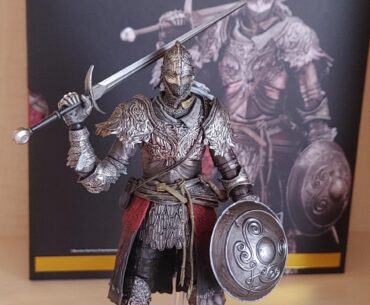 My wife bought as a birthday present my first figurine (Elden Ring - Tarnished)