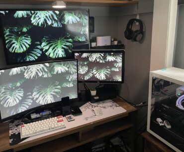 Snug Game/Work Station