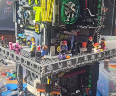 Someone made a cyberpunk lego build