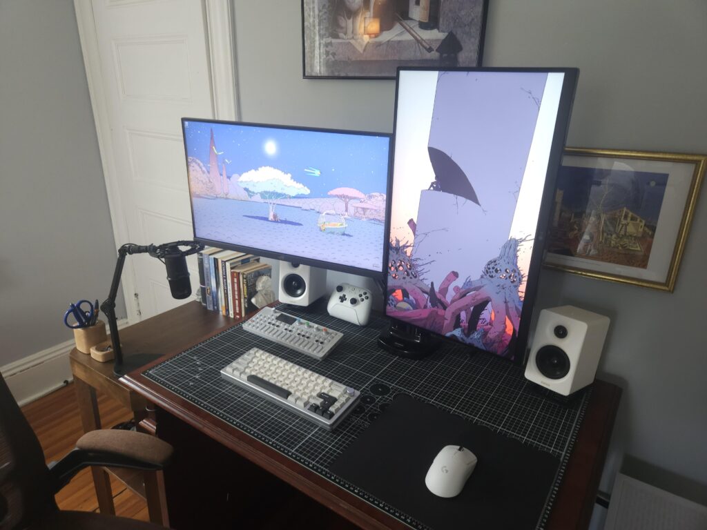 Small desk energy.