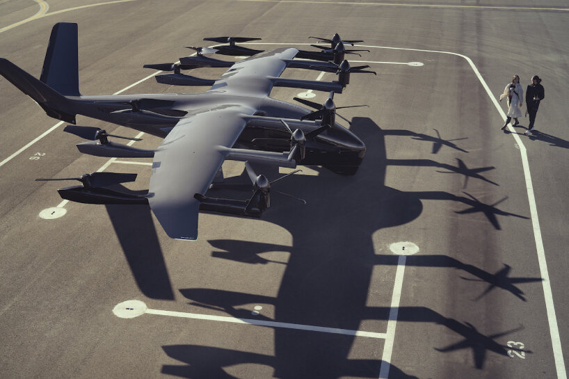 the Midnight air taxis have pilots manning them