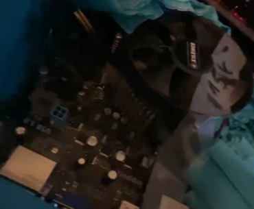 Seller shipped with an opened socket and a cooler on top...