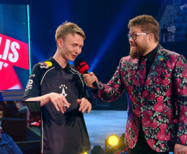 If anyone doubts Hooxi's impact: He didn't let his team rest after the win at Nuke - they practiced nades just before the final map. GIGACHAD