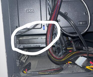 Is this the ssd/hdd? I am trying to take out both