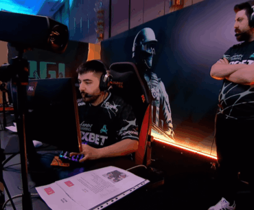 MAJ3R strats include photo with his family