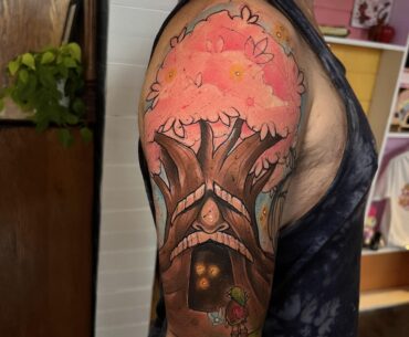 I thought maybe this sub would like my new tattoo! The Great Deku Tree from Ocarina of time. Done by Steve Oker at Neon Rainbow Tattoo in Ocala, FL.