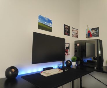 Rate my battlestation with random posters and WDYT?