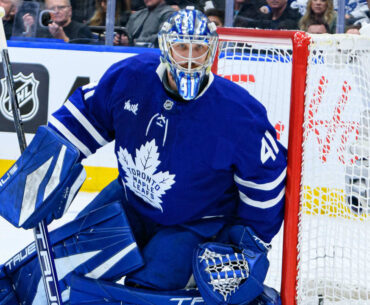 Stolarz leaves Game 1 win in 2nd period for Maple Leafs