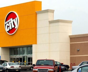 Who else remembers Circuit City? I loved the place as a kid and wish we had more tech stores