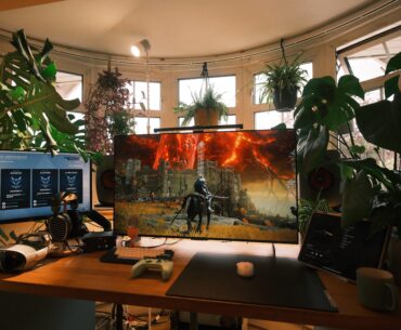 Why choose? 42” OLED + 24” 540Hz on swivel arm – Zero compromise between immersion and responsiveness