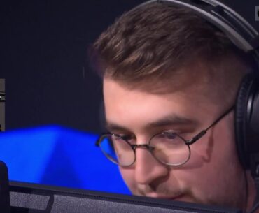 Dallas crowd cheering Mongolz and booing Mouz (Like a pantomime)