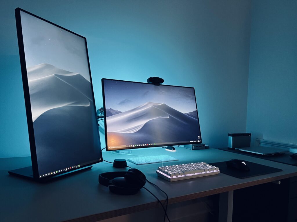 Throwback to a setup I used in 2021, still using those monitors today tbh