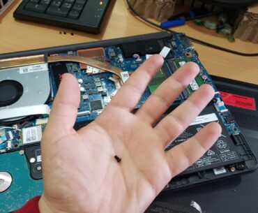 Today it happened, opend two laptops and ended up with a new screw, into the bag it goes