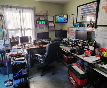 My Dad's Amature radio battlestation