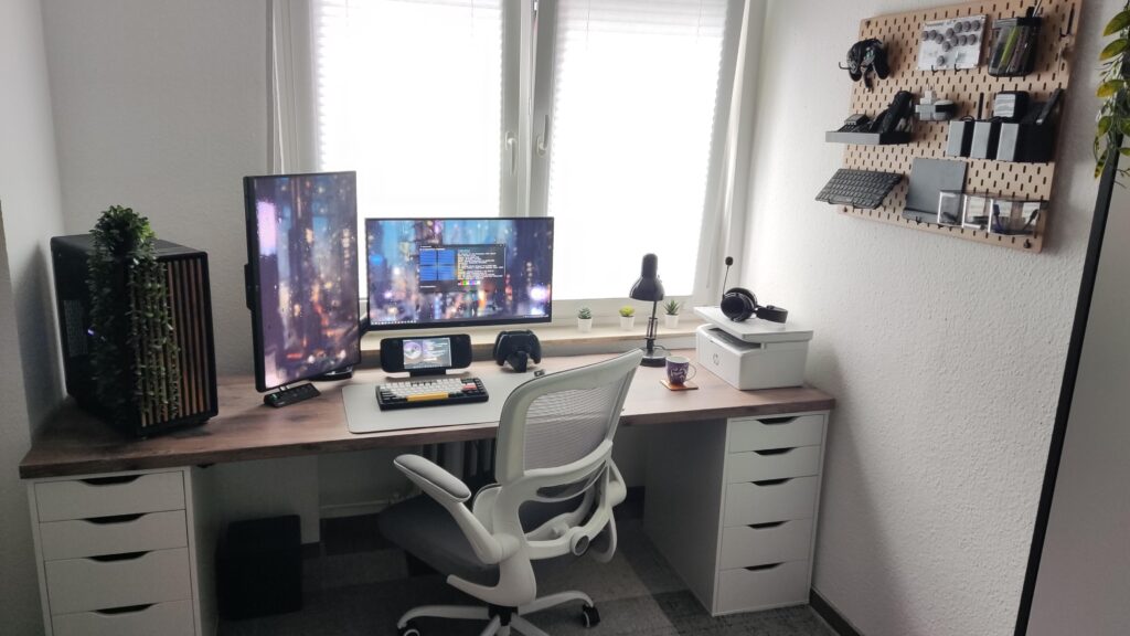 My Battlestation Corner! First post, I've been lurking here for a while.