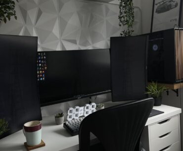 Not sure if 2 or 3 monitors look better ?