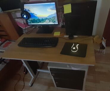 Now this is an "Average" battlestation as broke high school student atleast