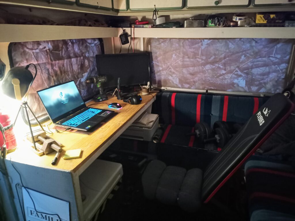 RV Battlestation (full time rv-dweller)