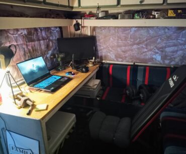 RV Battlestation (full time rv-dweller)