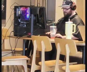 dude brought his battlestation to Starbucks