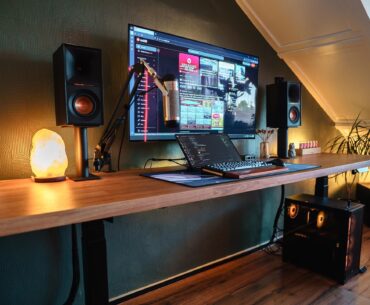 Work-from-home battlestation (2025 update)