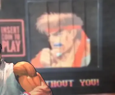 Ryu's Street Fighter 2 game over pose recreated in cardboard by Goh_Billy with an interesting twist