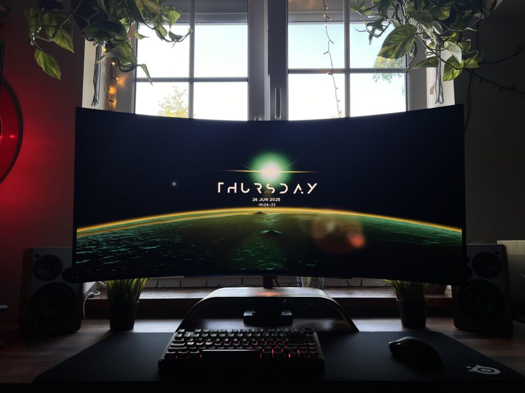 Got my first ever pc, gaming monitor, and an overall first gaming setup!!