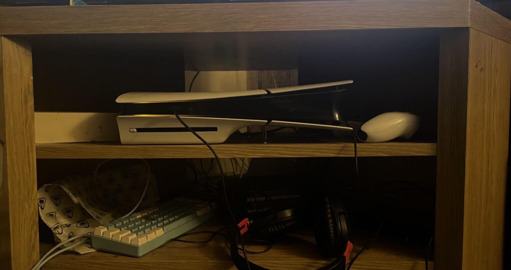 Could i fit a gaming pc in here horizontally?