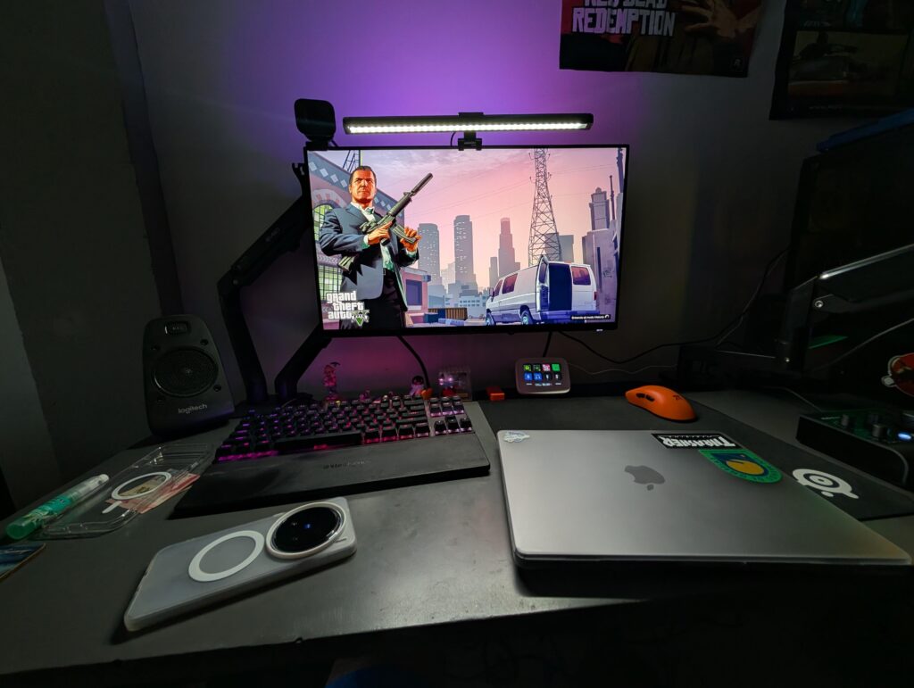 love how my setup looks with one monitor now