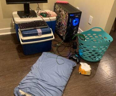 This guy’s battlestation setup