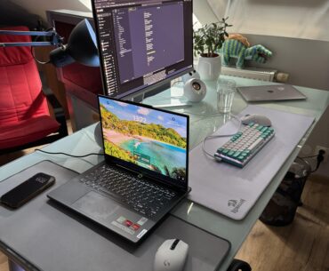 Boyfriend and girlfriend lan party set up