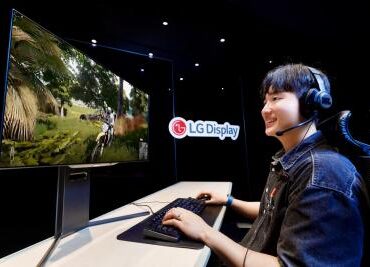 LG 4th-Gen WOLED gaming monitor photo