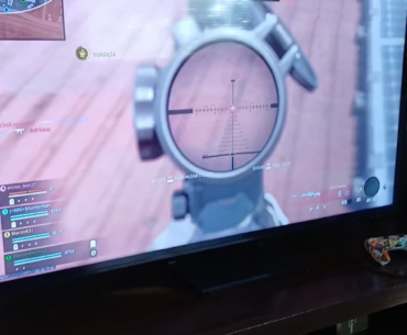 Aim reacts to the global position of the controller