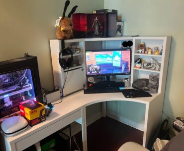 This table was good until I want new speakers and monitors