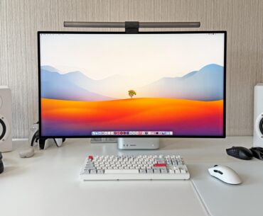My (almost) white minimalist setup