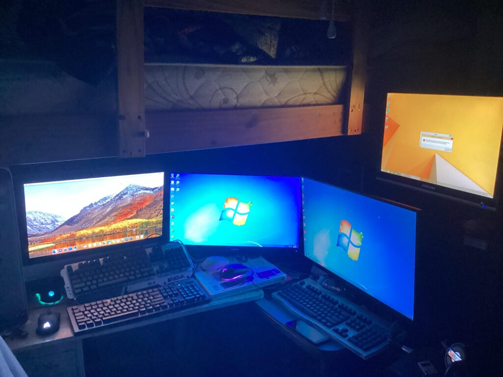 Just redid my battlestation, how does it look?