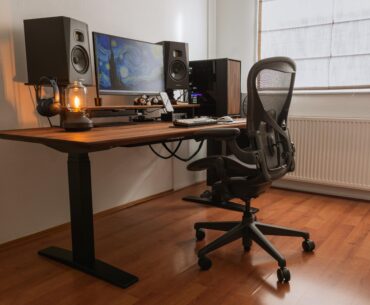 My solid wood desk setup for gaming & productivity