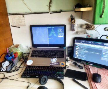 Just bought this second-hand mechanic keyboard, and my setup looks much better