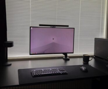 Just boring single monitor setup.