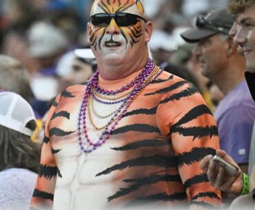 College World Series live updates: LSU vs. Coastal Carolina predictions, start time and how to watch today
