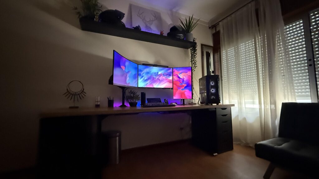 Don’t know how to feel about 3rd monitor