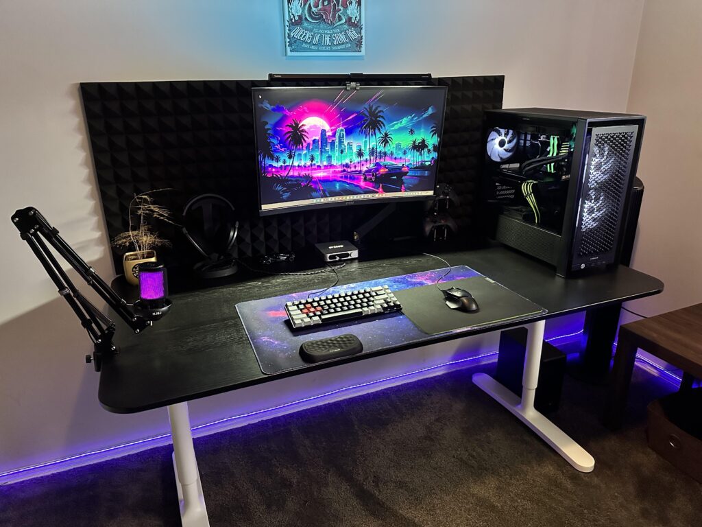 Bigger Desk 👍